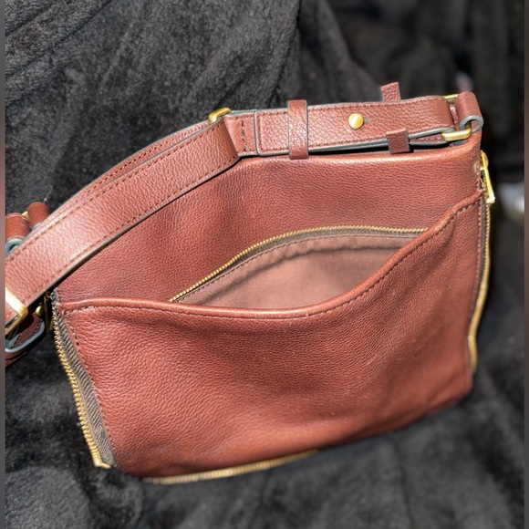 FossilL leather crossbody bag! Preloved - Picture 4 of 15